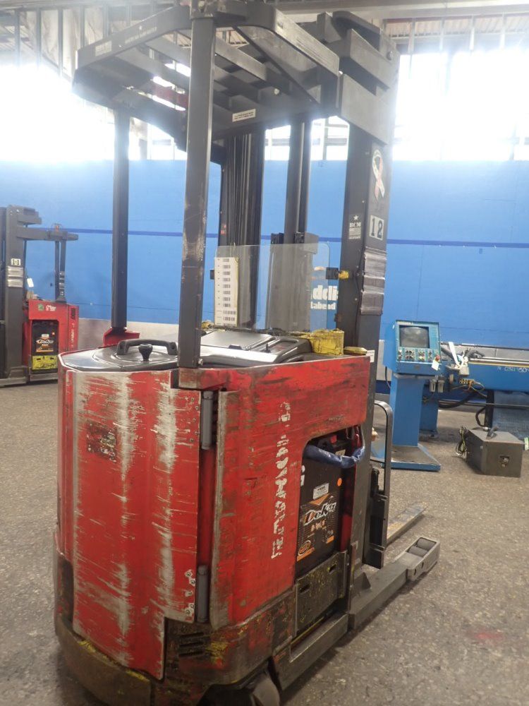 Raymond 3000# Easi Electric Reach Lift - Easi