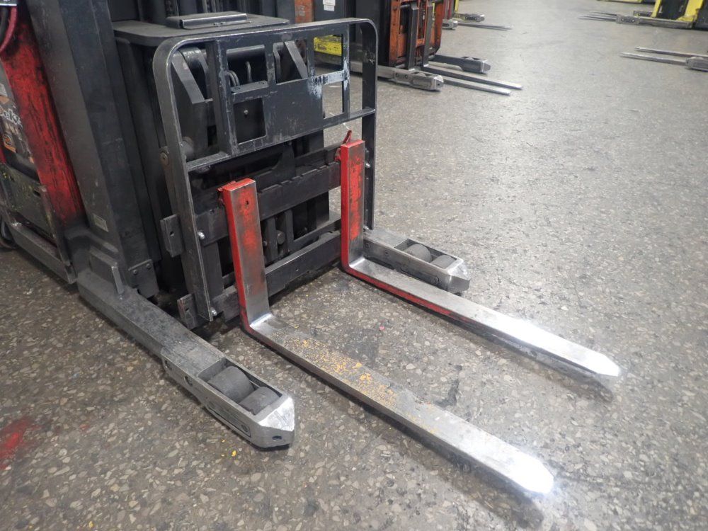 Raymond 3000# Easi Electric Reach Lift - Easi