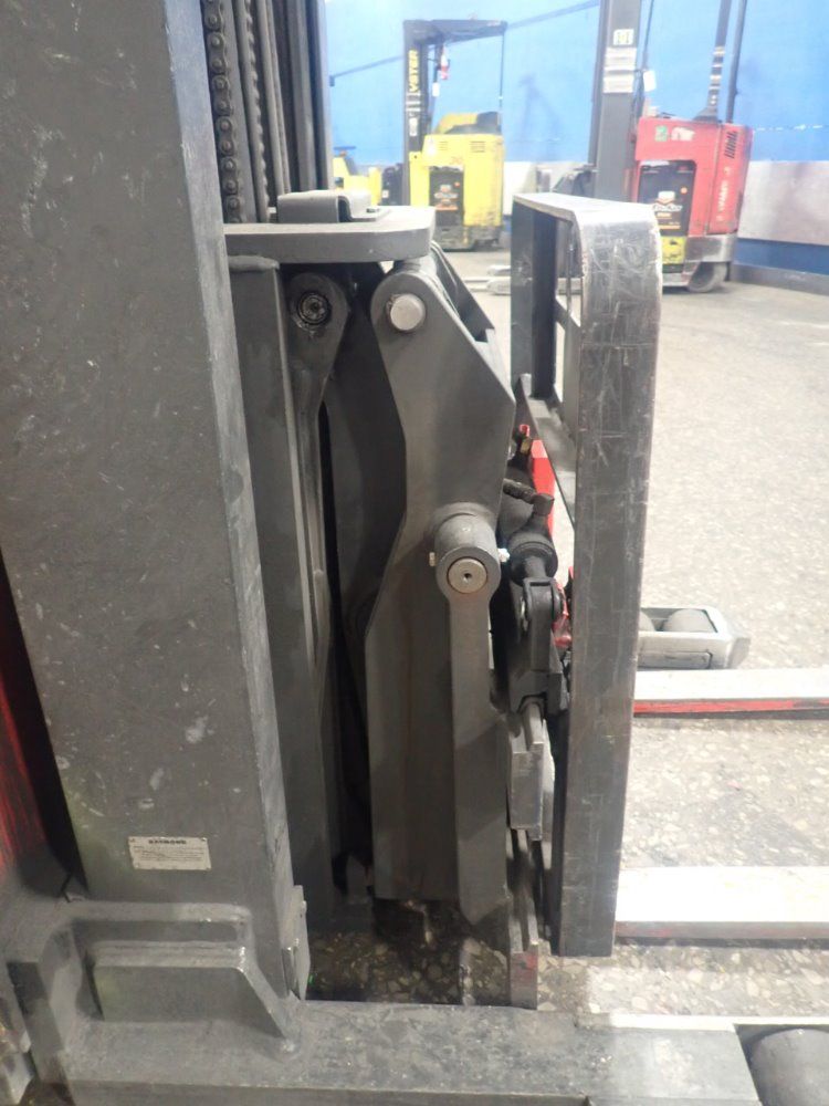 Raymond 3000# Easi Electric Reach Lift - Easi