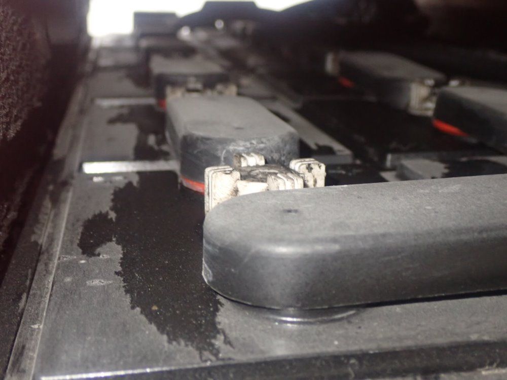 Raymond 3000# Easi Electric Reach Lift - Easi