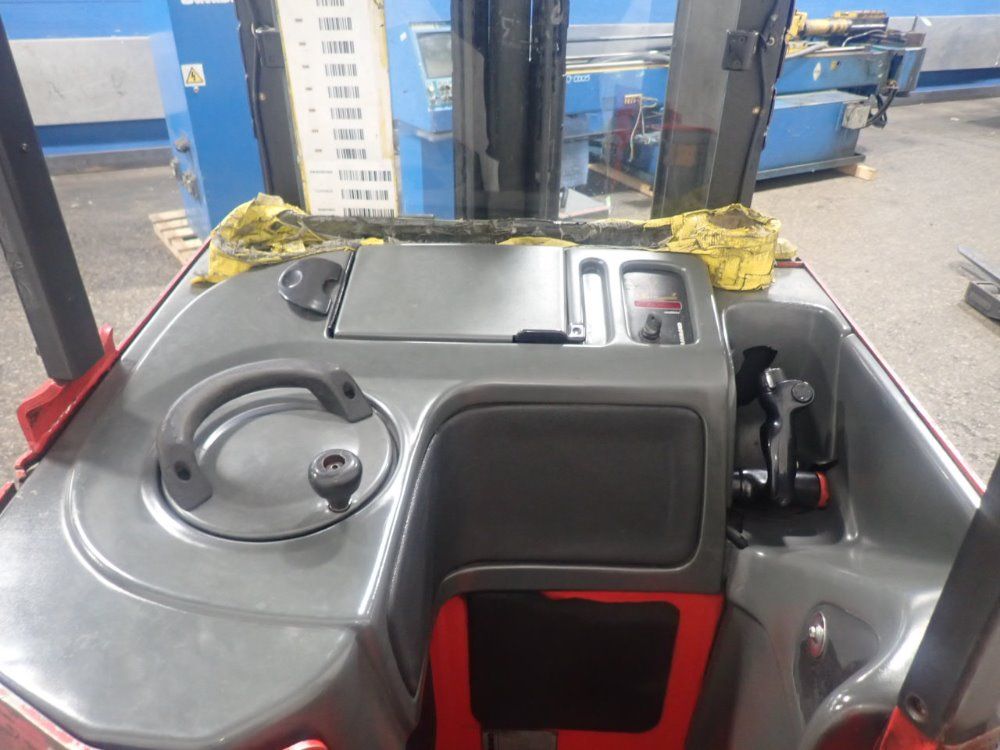 Raymond 3000# Easi Electric Reach Lift - Easi