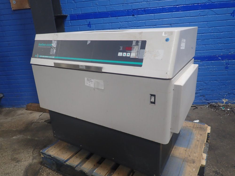 Innova Refrigerated Incumbator Shaker