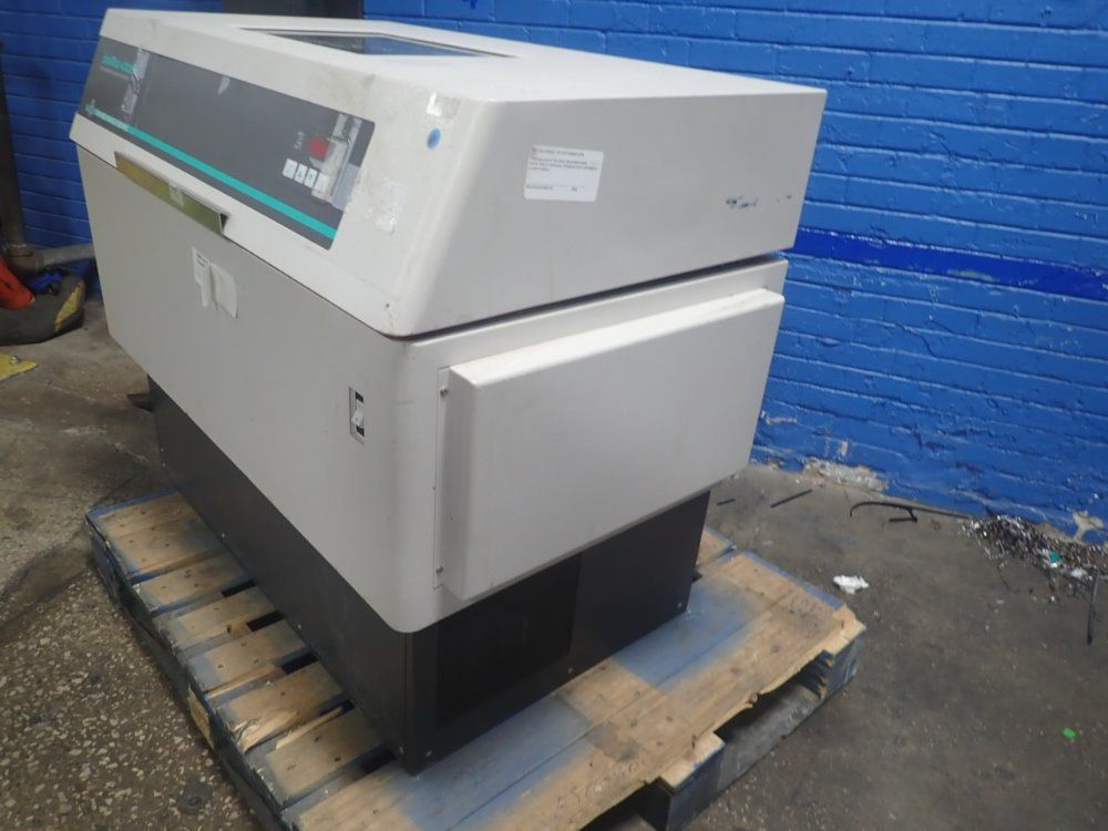 Innova Refrigerated Incumbator Shaker