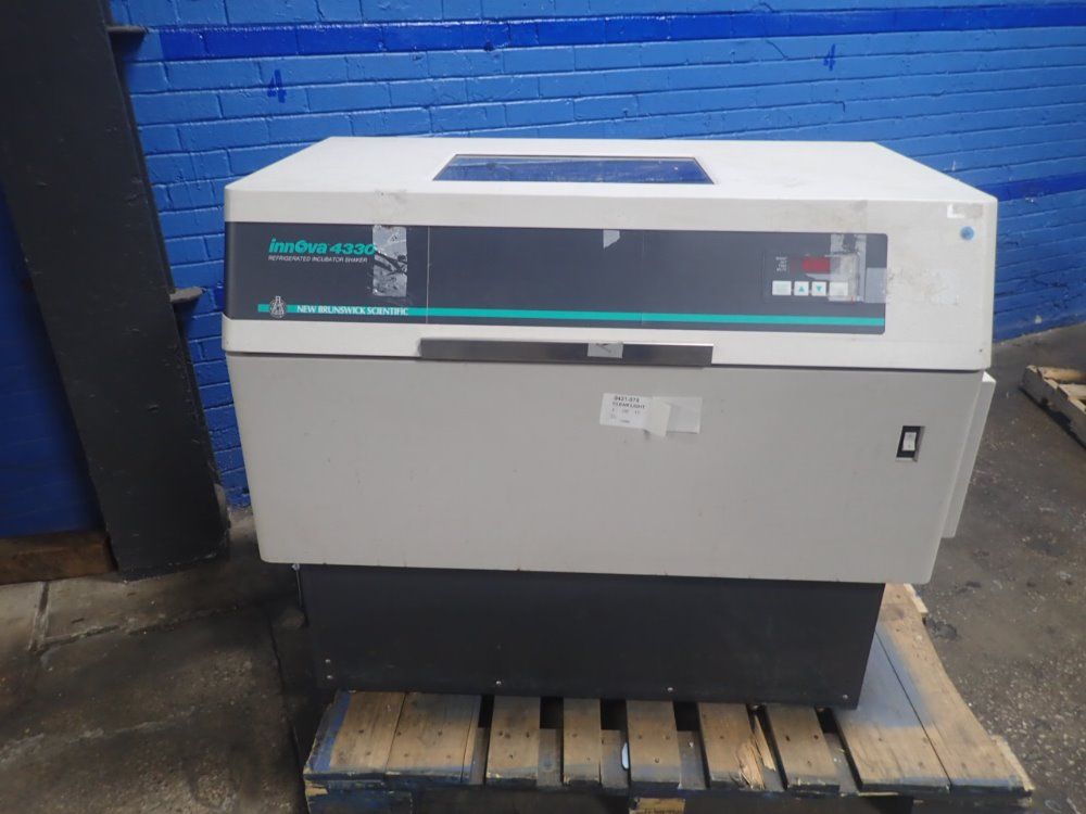 Innova Refrigerated Incumbator Shaker