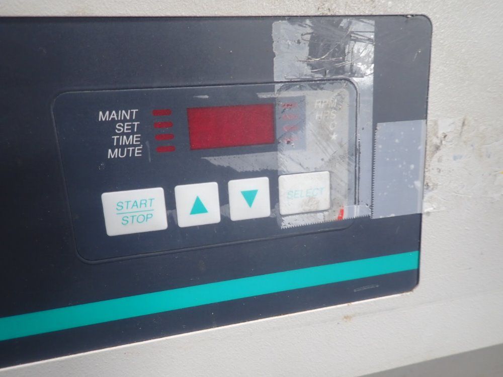 Innova Refrigerated Incumbator Shaker