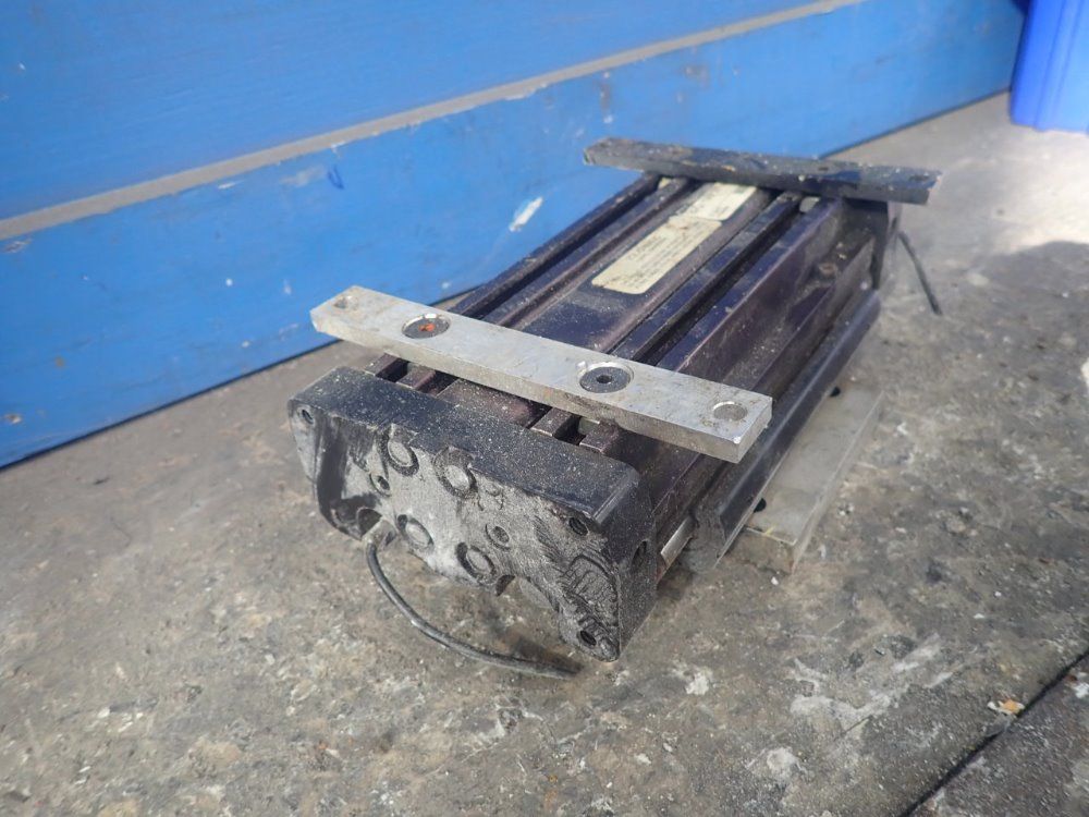 Tol-o-matic Cylinder Guide