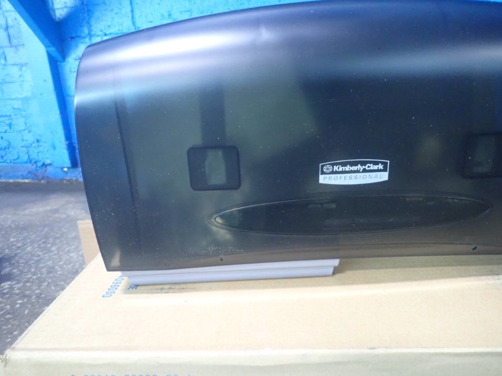 Kimberly-clark Tissue/paper Towel Dispenser