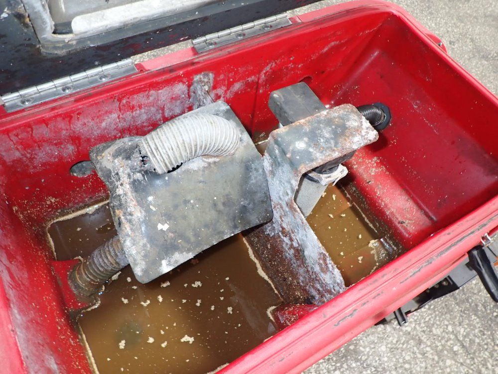 Factory Cat 32" Magnum 27-c Floor Scrubber - Magnum 27-c