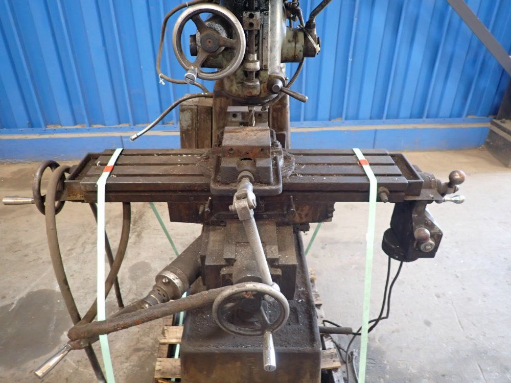 Select Machine Tool Co. 30" X 7" Vertical Mill - 1/2 V