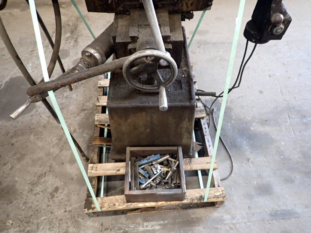 Select Machine Tool Co. 30" X 7" Vertical Mill - 1/2 V