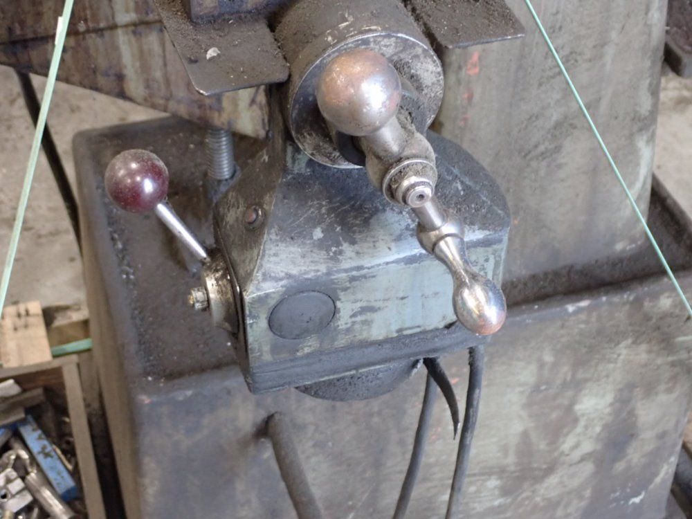 Select Machine Tool Co. 30" X 7" Vertical Mill - 1/2 V