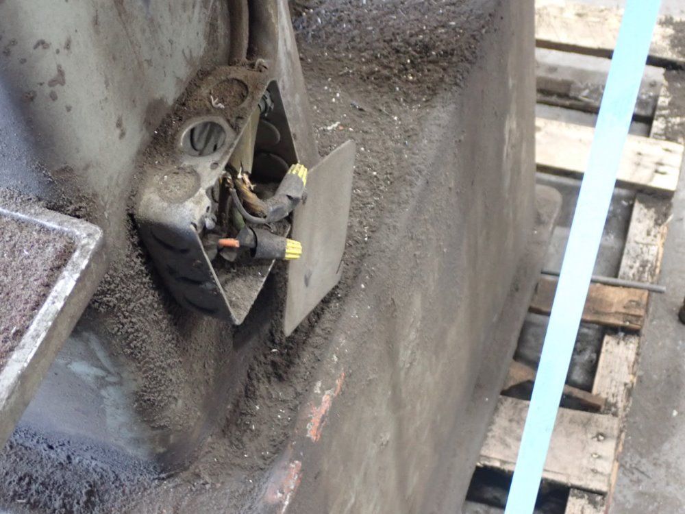 Select Machine Tool Co. 30" X 7" Vertical Mill - 1/2 V