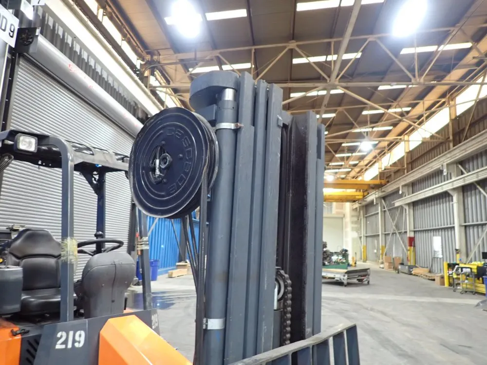 Aisle Master 2000kg Forklift - 44s