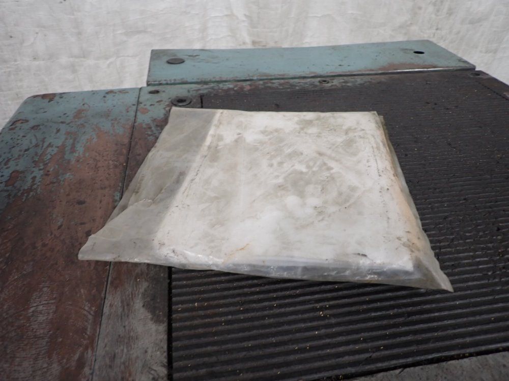 Tarnow 24"/30" X 118" Tuj-50m Gap Bed Lathe - Tuj-50m