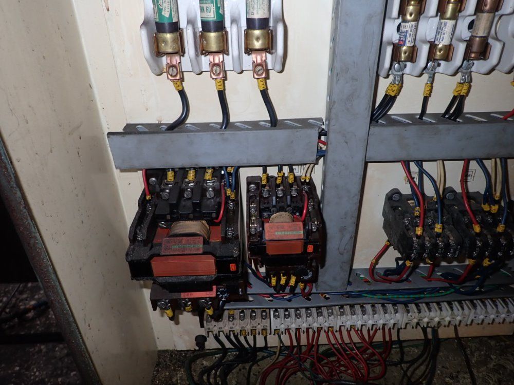 Tarnow 24"/30" X 118" Tuj-50m Gap Bed Lathe - Tuj-50m