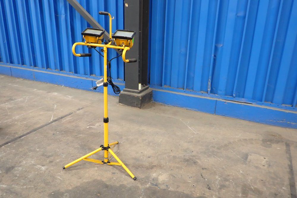 Cooper Lighting 8.4a Dual Head Tripod Work Light - Tqs1000qdut