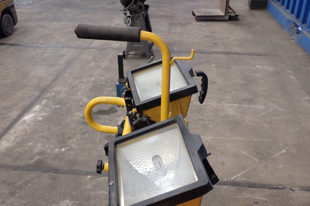 Cooper Lighting 8.4a Dual Head Tripod Work Light - Tqs1000qdut