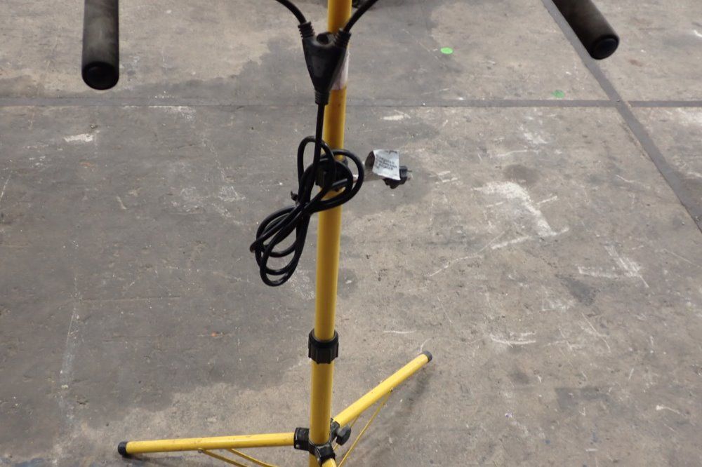 Cooper Lighting 8.4a Dual Head Tripod Work Light - Tqs1000qdut