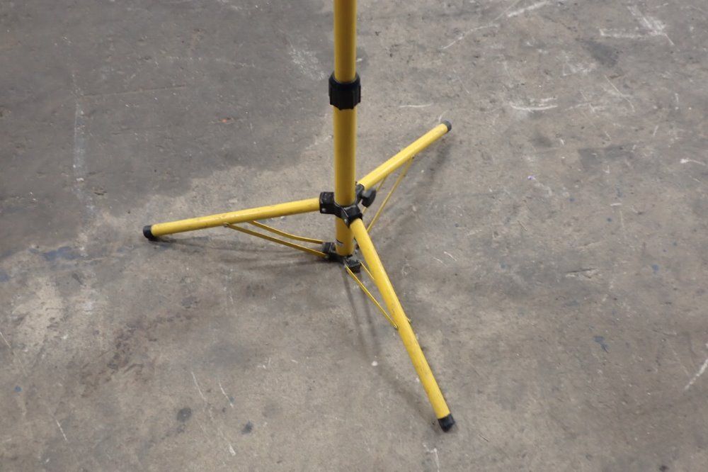 Cooper Lighting 8.4a Dual Head Tripod Work Light - Tqs1000qdut