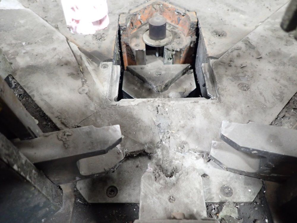 Elumatec Crimper/staker