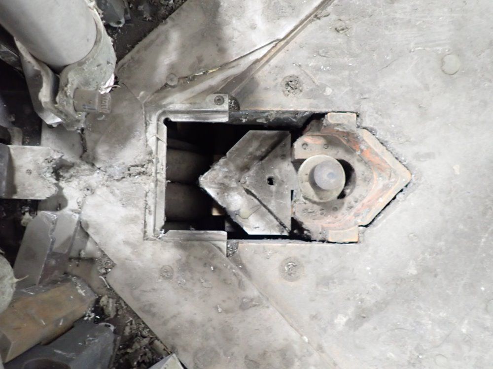 Elumatec Crimper/staker