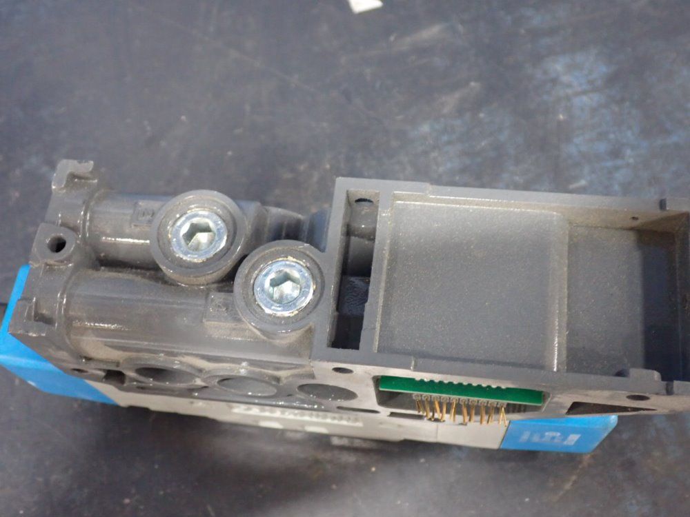 Numatics 4w Pneumatic Solenoid Valve - L13bb5z2mp00061