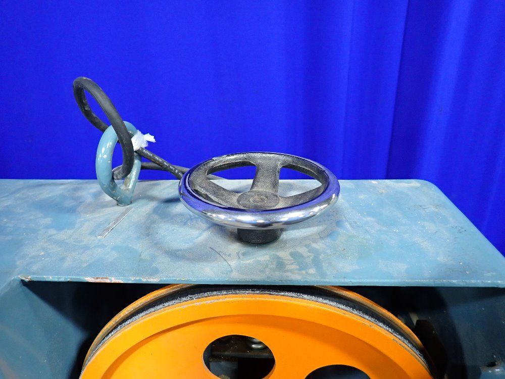 Leten 12 1/4" Vertical Band Saw - Lcm-3000a