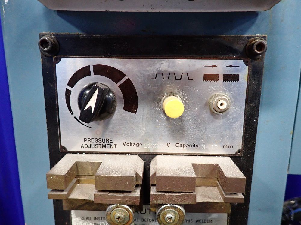 Leten 12 1/4" Vertical Band Saw - Lcm-3000a