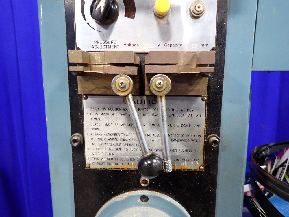 Leten 12 1/4" Vertical Band Saw - Lcm-3000a