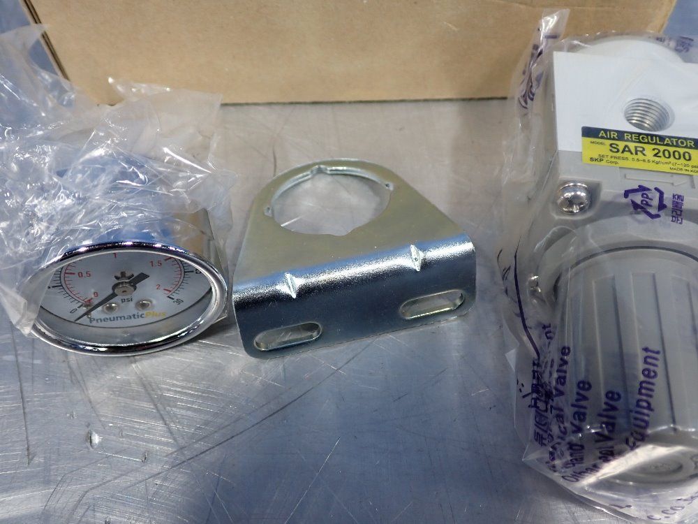 Pneumatic Plus 1/4"npt Air Regulator - Sar2000m-n02bg-ip