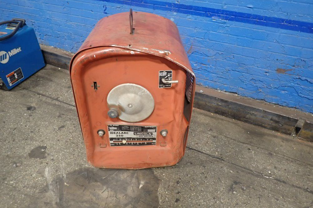 Lincoln Electric 250 Amps Welder - Idealarc 250
