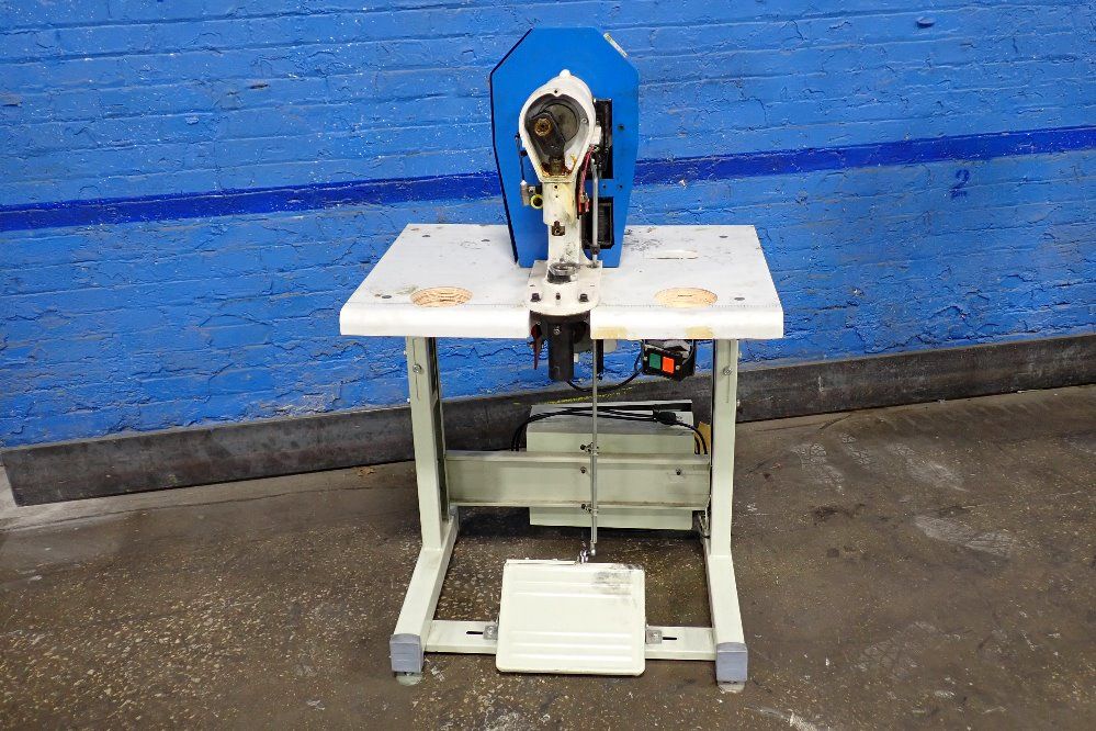 4" Throat Eyeletting Machine