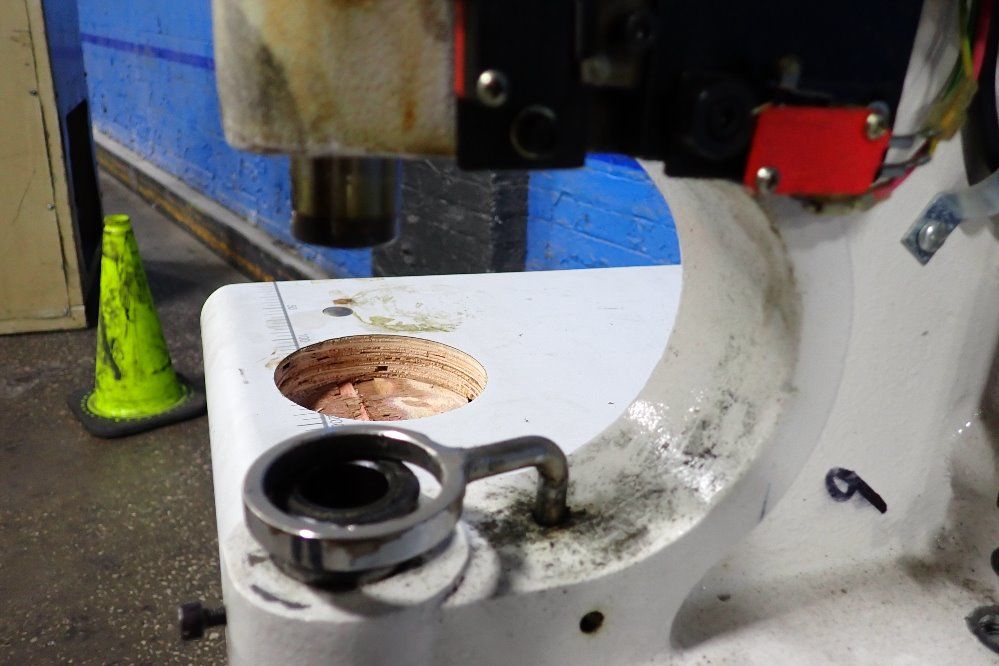 4" Throat Eyeletting Machine