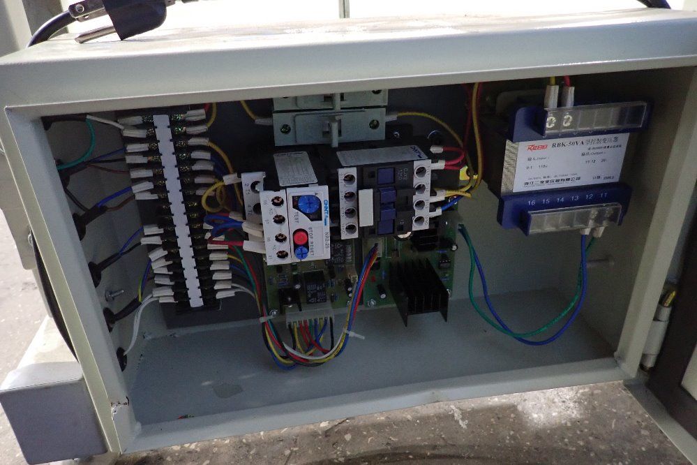 4" Throat Eyeletting Machine