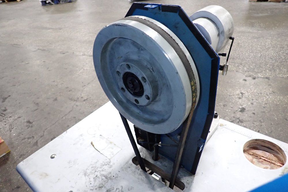 4" Throat Eyeletting Machine