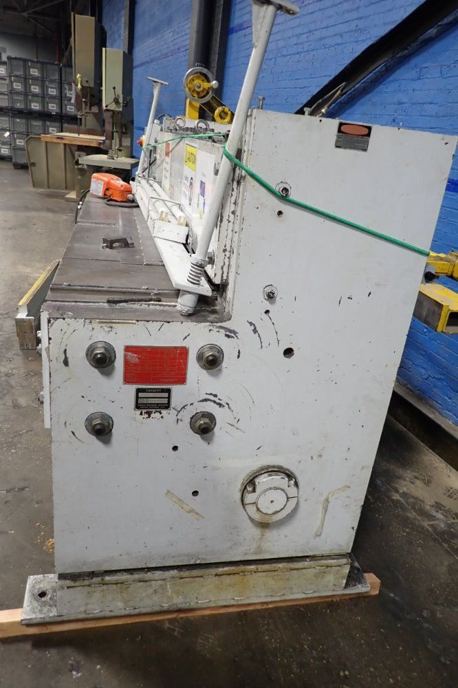 Famco 10 Gauge Mild Steel Power Squaring Shear - 1072