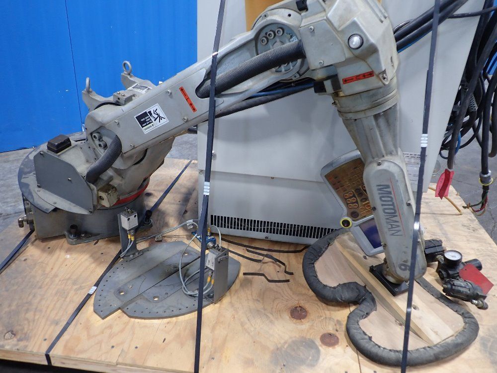 Yaskawa Motoman Robot With Control