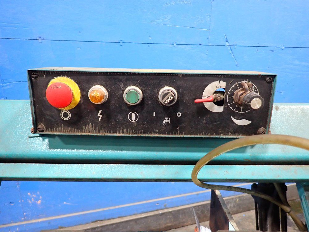 Clausing 20" X 10" Horizontal Band Saw - Kc1016w