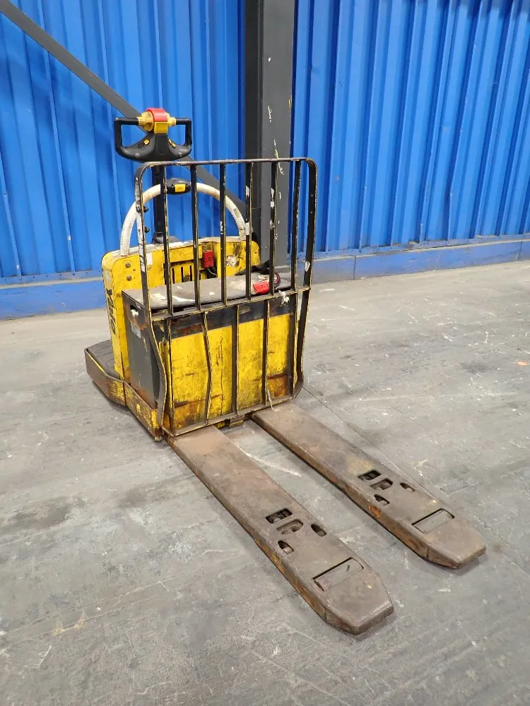 Yale 6000lbs Lift Truck - Mpe060lfn24t2748