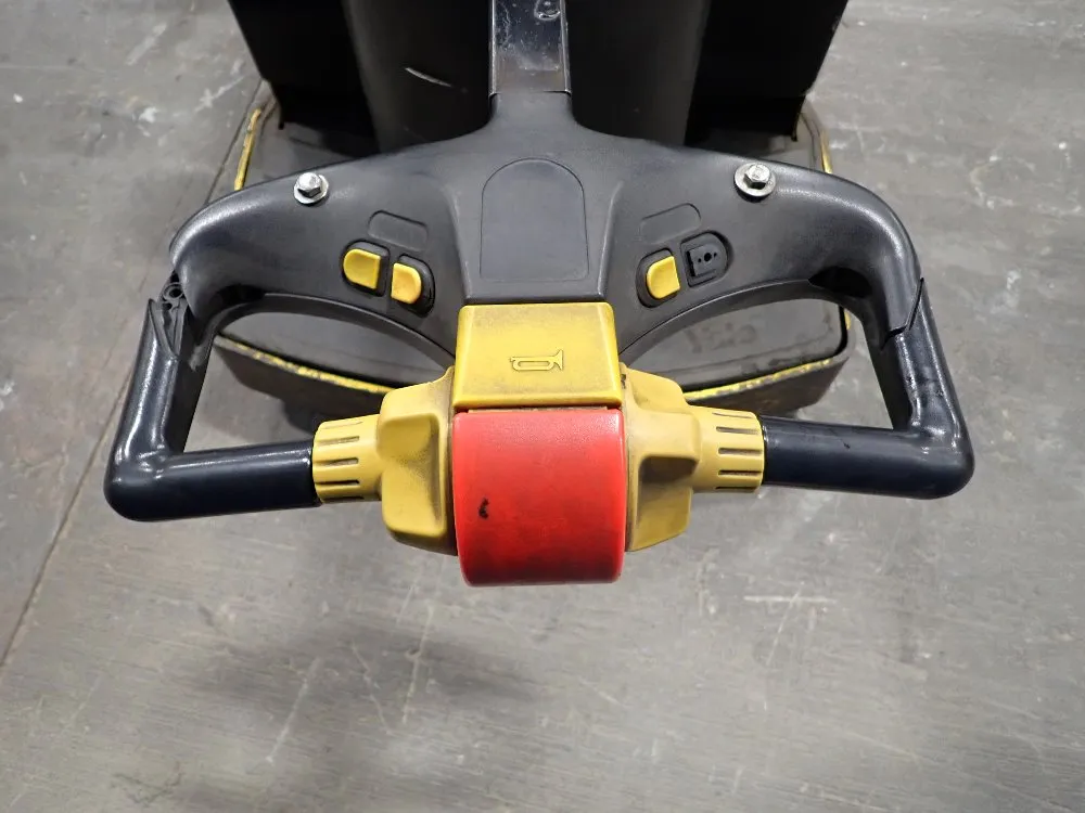 Yale 6000lbs Lift Truck - Mpe060lfn24t2748