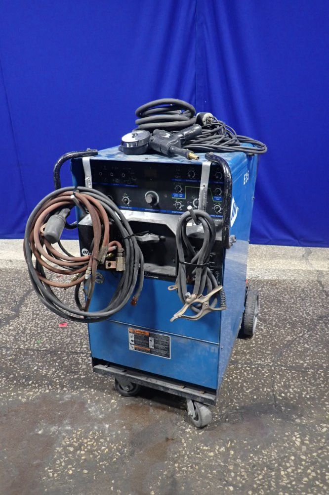 Miller 350 Amps Welder - Syncrowave 350
