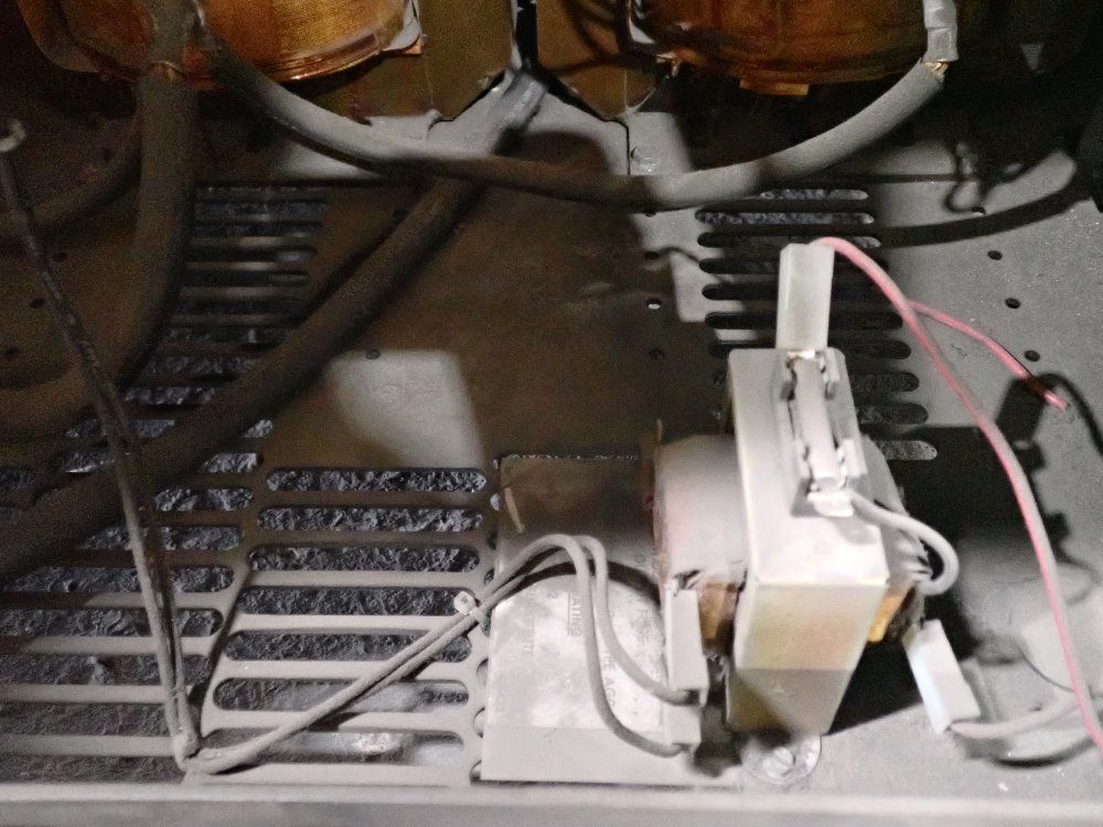 Hobart Accu-charger - 725c3-12