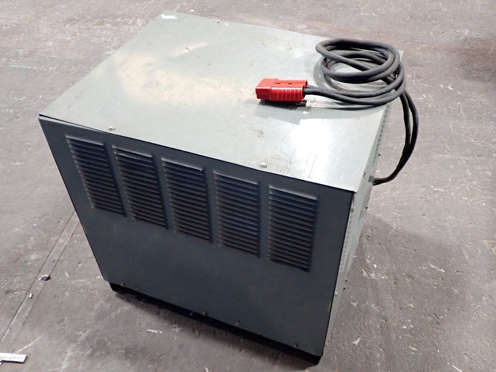 Hobart Accu-charger - 725c3-12