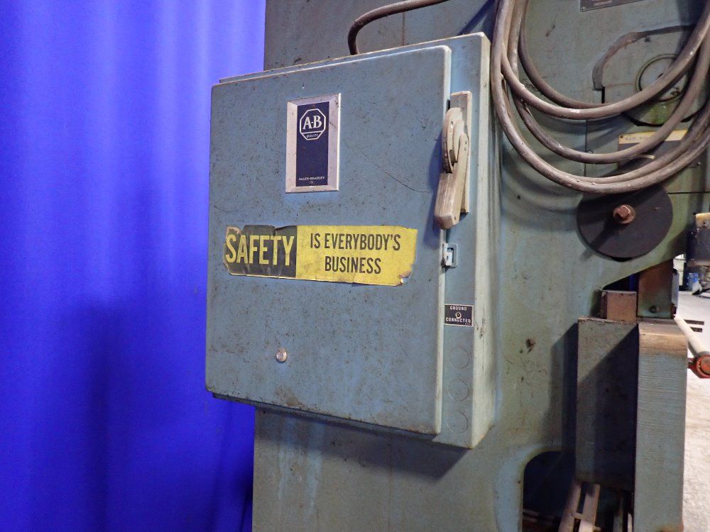 Niagara 25 Tons X 96" Press Brake - Ib-25-6-8