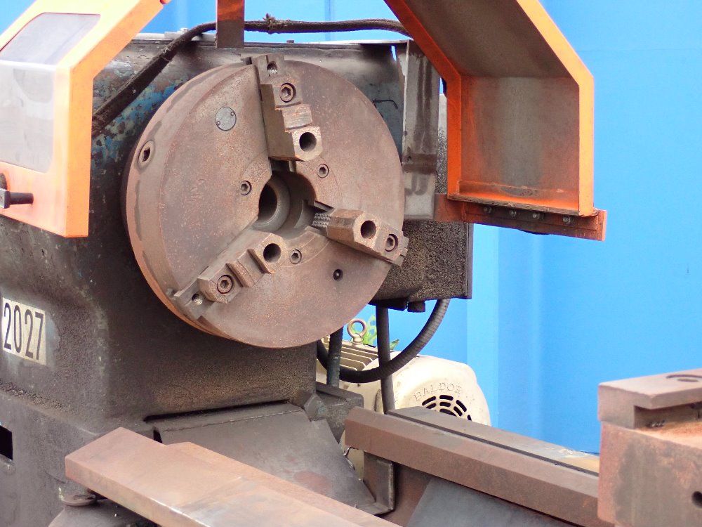 Leblond 32" X 84" Gap Bed Lathe