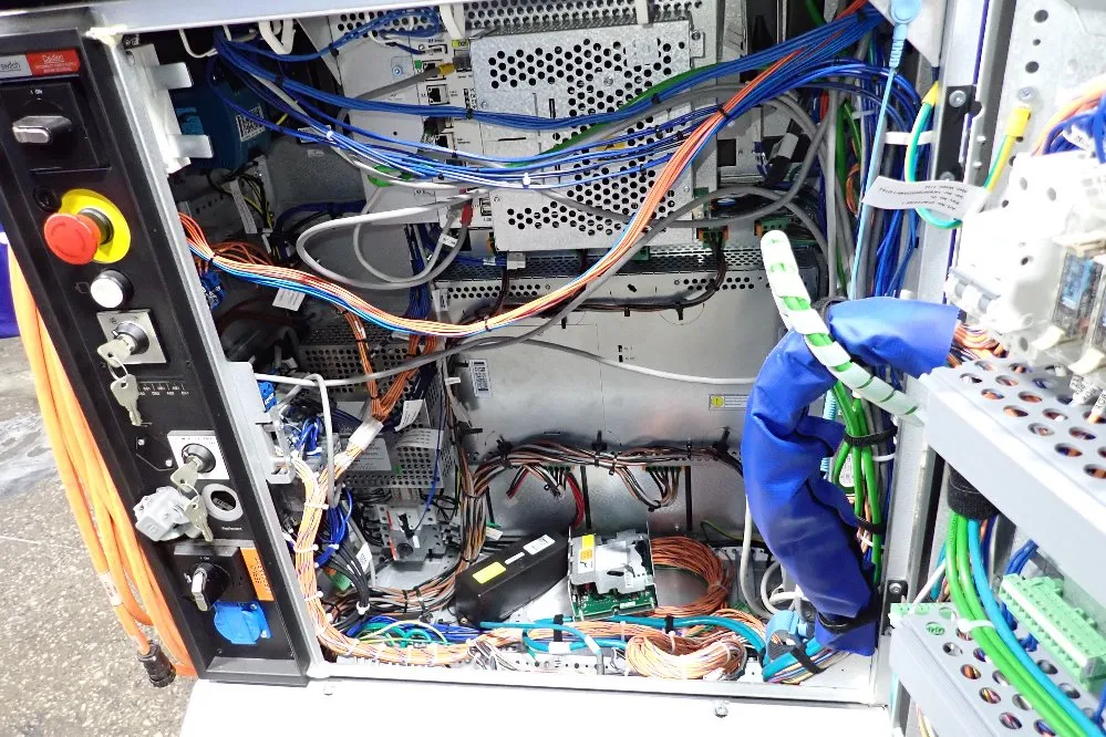 Abb Engineering Robot Controller - Irc5 Single