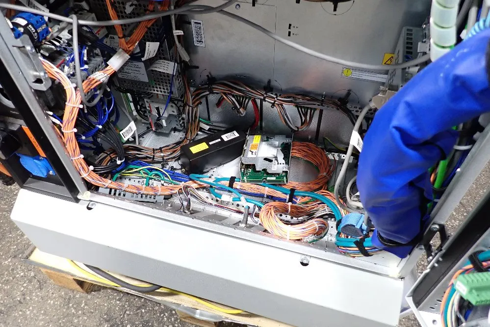 Abb Engineering Robot Controller - Irc5 Single