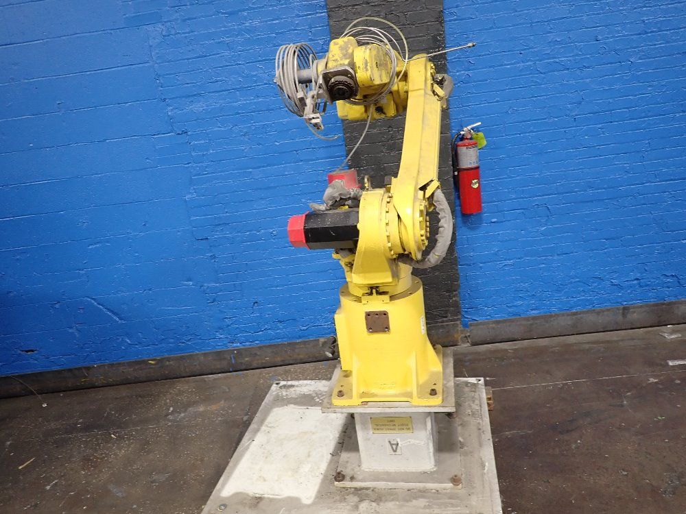 Fanuc 2004 Fanuc M16i Robot