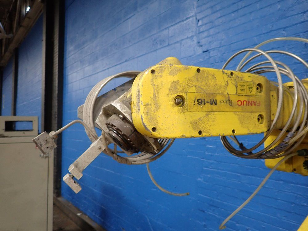 Fanuc 2004 Fanuc M16i Robot