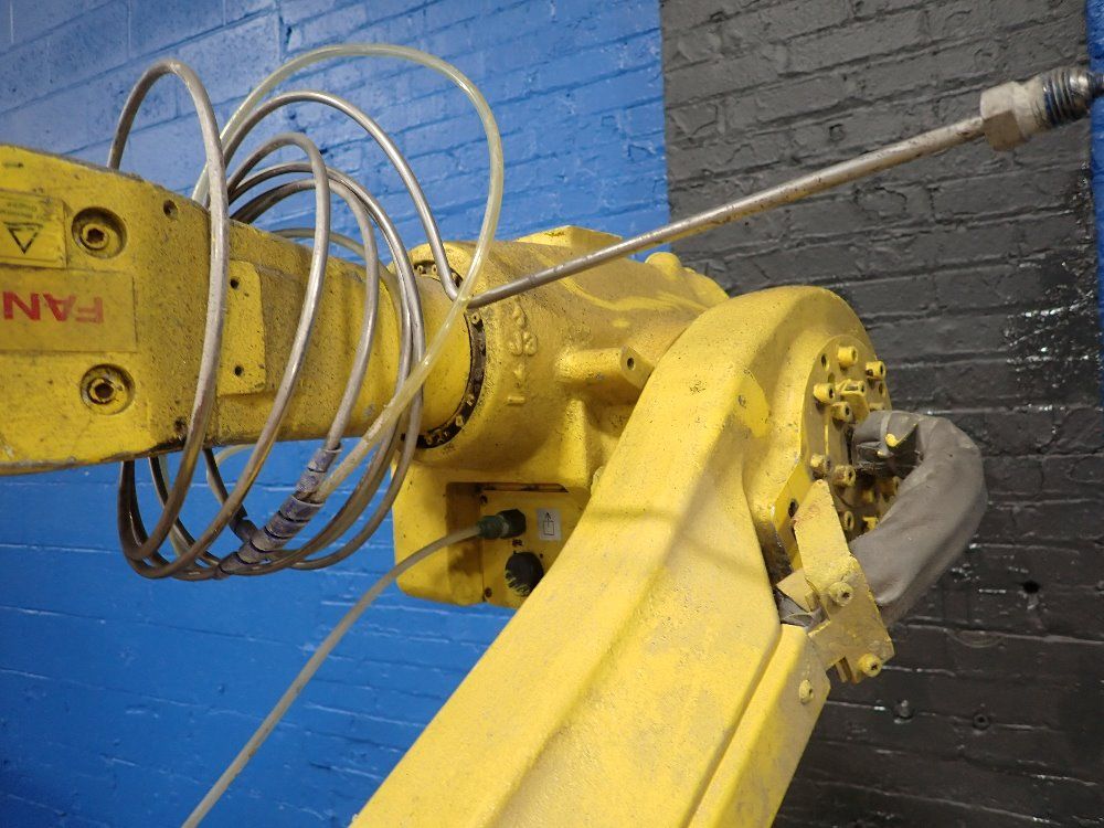 Fanuc 2004 Fanuc M16i Robot